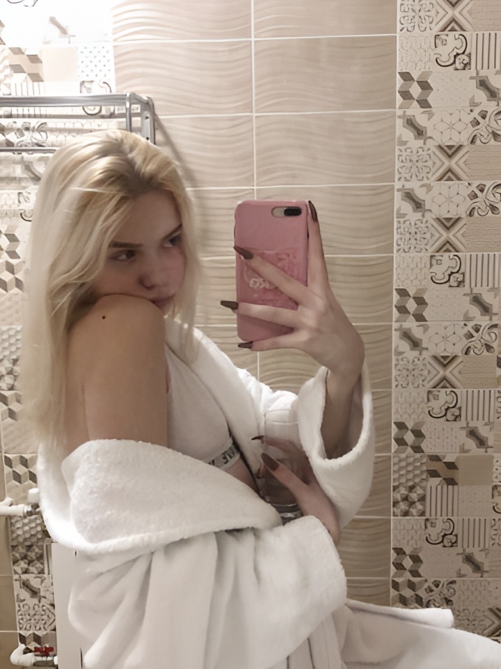 Юля привлекальеная девушка из Махачкалы цена от 3000 руб