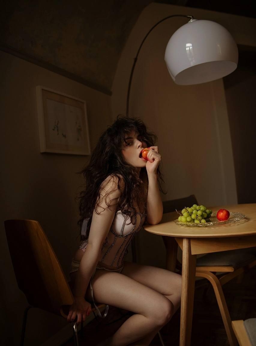 Таисия привлекальеная девушка из Махачкалы цена от 5000 руб