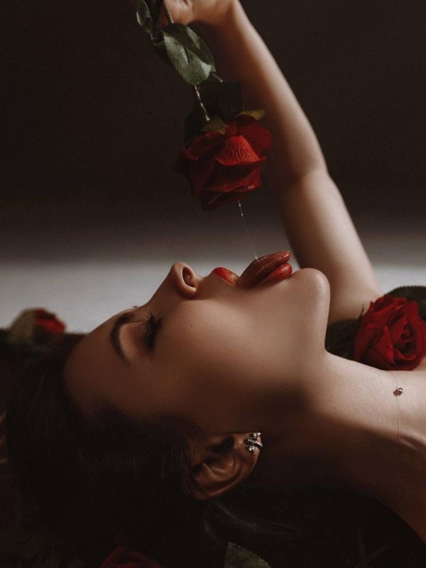 Варечка привлекательная девушка из Махачкалы цена от 7000 руб